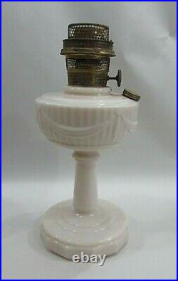 Antique Aladdin Ivory Glass Alacite Lincoln Drape Old Kerosene Oil Lamp FREE S/H