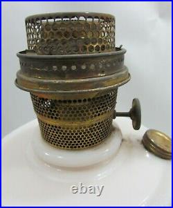 Antique Aladdin Ivory Glass Alacite Lincoln Drape Old Kerosene Oil Lamp FREE S/H