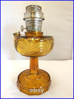 Antique Aladdin Oil Lamp Washington Drape Gorgeous Amber Color B Burner, Chimney