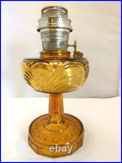 Antique Aladdin Oil Lamp Washington Drape Gorgeous Amber Color B Burner, Chimney