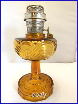 Antique Aladdin Oil Lamp Washington Drape Gorgeous Amber Color B Burner, Chimney