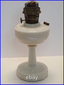 Antique Tall Aladdin Alacite'Lincoln Drape' Marbled White Custard Kerosene Lamp