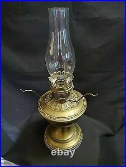 Antique Vintage Mantle Lamp Co. Aladdin Model No. 8 Satin Finish Brass Oil Lamp