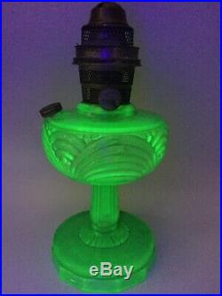 Antique Vtg Aladdin Green Uranium Glass Washington Drape Kerosene / Oil Lamp