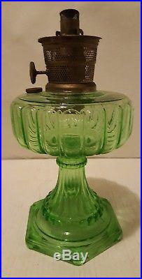 BEAUTIFUL ALADDIN GREEN DEPRESSION GLASS LAMP Mantle Lamp Co/Oil /Kerosene LOOK