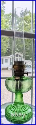 Beautiful Aladdin Mantle Oil Lamp Model B Green Glass Beehive Chimney Nu-type