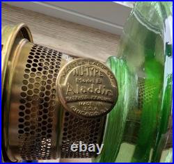 Beautiful Aladdin Mantle Oil Lamp Model B Green Glass Beehive Chimney Nu-type