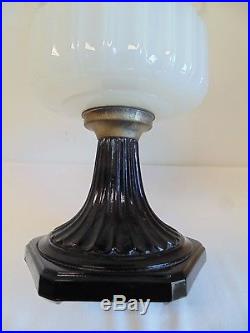 Black & White Moonstone Aladdin Corinthian Antique Oil Lamp B-124 Ca 1935