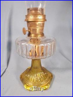 C1935 ALADDIN B-106 CLEAR & AMBER Corinthian Kerosene Oil Lamp wBurner & Chimney