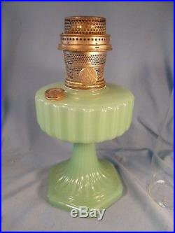 C1935 ALADDIN B-111 APPLE GREEN Corinthian Kerosene Oil Lamp wBurner & Chimney