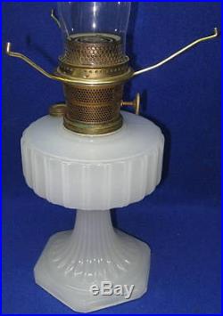 Ca 1936 Aladdin Corinthian B-114 White Moonstone Kerosene Lamp Burner Chimney