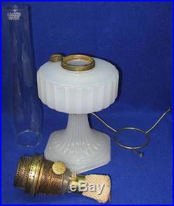 Ca 1936 Aladdin Corinthian B-114 White Moonstone Kerosene Lamp Burner Chimney