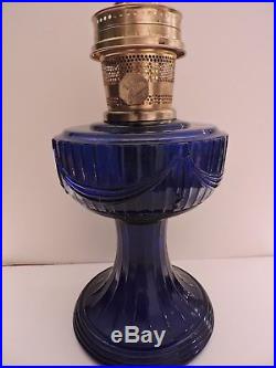 Cobalt BLUE SHORT LINCOLN DRAPE ALADDIN KEROSENE OIL LAMP 1989