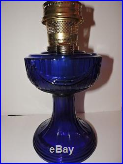 Cobalt BLUE SHORT LINCOLN DRAPE ALADDIN KEROSENE OIL LAMP 1989