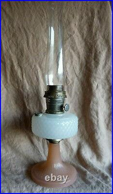 DIAMOND QUILT ROSE MOONSTONE Vintage ALADDIN Mantle Lamp Excellent Cond
