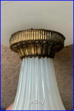 Excellent! Collector Quality! Aladdin White Moonstone Corinthian Glass Lamp