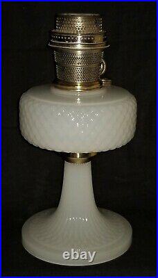 Kerosene LAMP, Aladdin, B85, white moonstone, quilted font & base, 1937, 9t