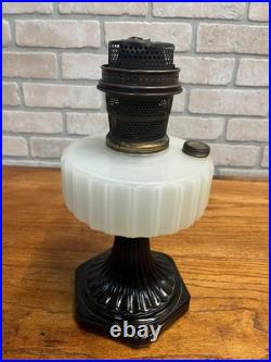 Original Aladdin Corinthian Black White Moonstone Oil Lamp with NuType Model B Bur