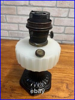 Original Aladdin Corinthian Black White Moonstone Oil Lamp with NuType Model B Bur