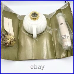 RARE Aladdin Beehive White Ceramic Oil Lamp FW2000M Handle Base New in Box