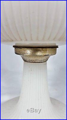 Rare White Moonstone Aladdin B 93 Vertique Oil Lamp Excellent Condition
