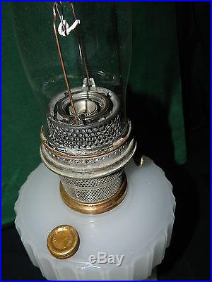 STUNNING ALADDIN MOONSTONE CORINTHIAN LAMP MODEL B BURNER Q6723