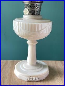 Uranium Aladdin LINCOLN DRAPE Alacite Glass Kerosene Oil Lamp Model B Pre-War