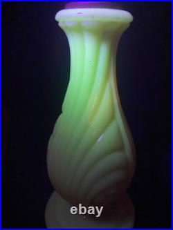 Uranium Glass Old Formula Alacite Boudoir Lamp By Aladdin UV Reactive 1939