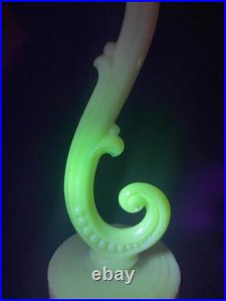 Uranium Glass Old Formula Alacite Boudoir Lamp By Aladdin UV Reactive 1939