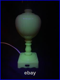 Uranium Glass Old Formula Alacite Boudoir Lamp By Aladdin With Sticker 1939