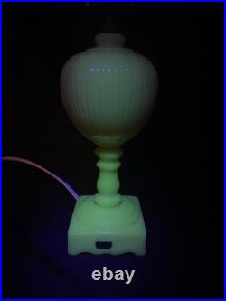 Uranium Glass Old Formula Alacite Boudoir Lamp By Aladdin With Sticker 1939