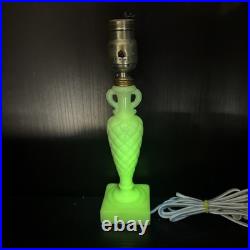 Uranium glass Lamp aladdin Alacite Glass Boudoir Lamp Art deco vintage