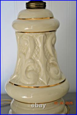 VINTAGE ALADDIN 1074 ELECTRIC TABLE LAMP Very Nice Cream Gold Accents 14 WORKS