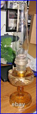 VINTAGE ALADDIN AMBER GLASS WASHINGTON DRAPE PATTERN MODEL B OIL LAMP w CHIMNEY