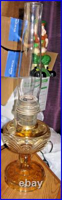 VINTAGE ALADDIN AMBER GLASS WASHINGTON DRAPE PATTERN MODEL B OIL LAMP w CHIMNEY