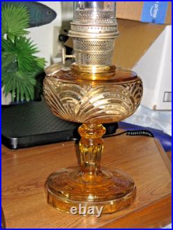 VINTAGE ALADDIN AMBER GLASS WASHINGTON DRAPE PATTERN MODEL B OIL LAMP w CHIMNEY