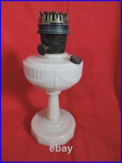 VINTAGE ALADDIN Alacite White Lincoln Drape Oil Lamp Nu-Type B Burner with Wick