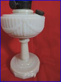 VINTAGE ALADDIN Alacite White Lincoln Drape Oil Lamp Nu-Type B Burner with Wick