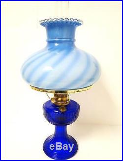 VINTAGE ALADDIN BLUE LINCOLN DRAPE OIL/KEROSENE TABLE LAMP withFENTON SHADE c1992