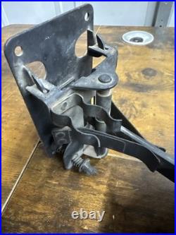 VINTAGE ALADDIN CABOOSE Railroad Kerosene Oil Lamp + Wall Mount Bracket Flexible