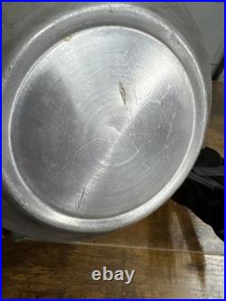 VINTAGE ALADDIN CABOOSE Railroad Kerosene Oil Lamp + Wall Mount Bracket Flexible