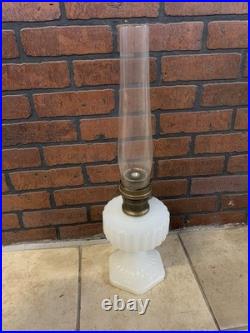 VINTAGE ALADDIN CORINTHIAN MOONSTONE OIL LAMP Model B burner