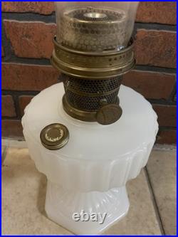VINTAGE ALADDIN CORINTHIAN MOONSTONE OIL LAMP Model B burner