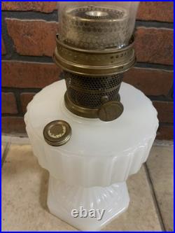 VINTAGE ALADDIN CORINTHIAN MOONSTONE OIL LAMP Model B burner