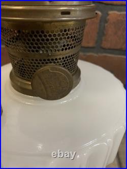 VINTAGE ALADDIN CORINTHIAN MOONSTONE OIL LAMP Model B burner