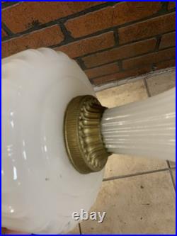 VINTAGE ALADDIN CORINTHIAN MOONSTONE OIL LAMP Model B burner