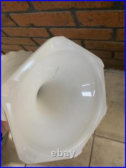 VINTAGE ALADDIN CORINTHIAN MOONSTONE OIL LAMP Model B burner