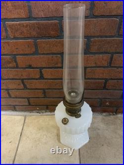 VINTAGE ALADDIN CORINTHIAN MOONSTONE OIL LAMP Model B burner