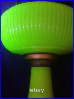VINTAGE ALADDIN Model B-8 YELLOW URANIUM Oil Lamp Table Lamp. Nu-type. Glowing