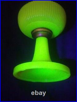 VINTAGE ALADDIN Model B-8 YELLOW URANIUM Oil Lamp Table Lamp. Nu-type. Glowing